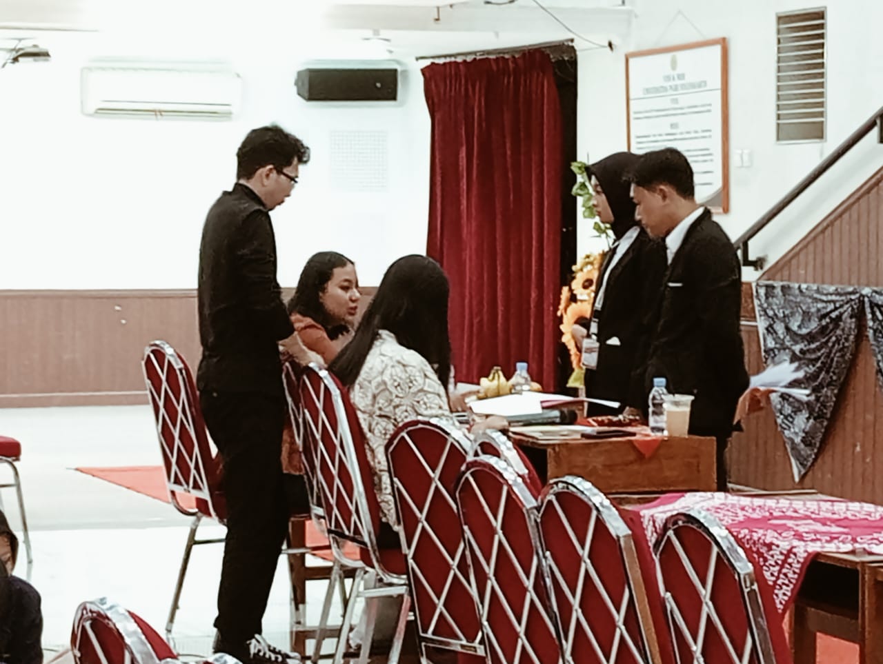 Dosen Prodi Hukum Bisnis Menjadi Juri dalam Lomba Debat BEM Fakultas Bisnis dan Hukum UPY