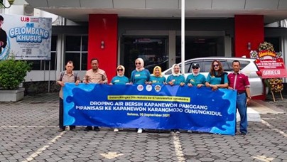 Gerak Cepat Lawan Kekeringan: Dosen Hukum Bisnis UPY Kolaborasi dengan Ikabadra dan UJB, Salurkan Puluhan Tangki Air Bersih di Gunungkidul